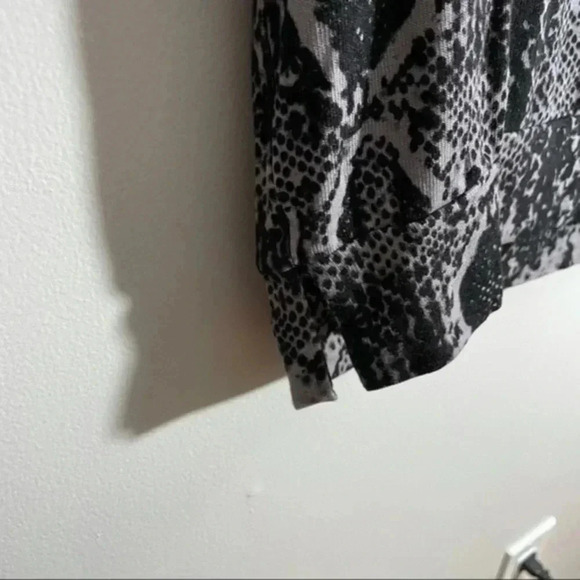 LNA Orion Python Sweatshirt Size Small - Picture 9 of 10